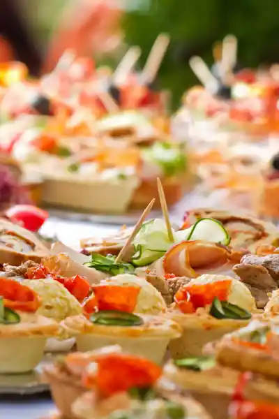 catering-olomouc-jednohubky Jednohubky na rautu od Catering Avrat v Olomouci, připravené z čerstvých surovin.<br />